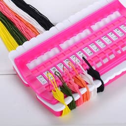 image-Sewing Embroidery Thread Organizer 30-Slot Needle Clip Multi-Function Kit