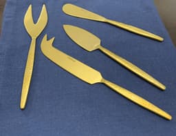 image-Golden Cheese knives set of 4 Stainless Steel Hammered