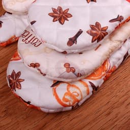 image-Kitchen Anti Ironing Gloves Heat Insulation Thickened Microwave Oven Baking Cute Barbecue High Temperature Resistant And Heat Resistant Oven Household Gloves