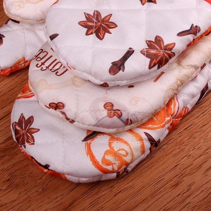 image-Kitchen Anti Ironing Gloves Heat Insulation Thickened Microwave Oven Baking Cute Barbecue High Temperature Resistant And Heat Resistant Oven Household Gloves