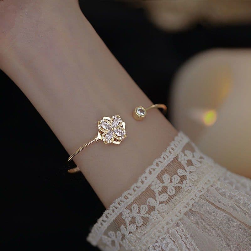 image-Rotating Clover Bracelet Copper Luxury Style Women's Jewelry