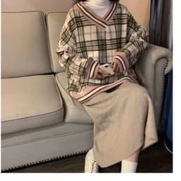 image-Xin Qi Te Women's Plaid V-Neck Sweater Long Sleeve Loose Fit