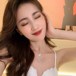 image-Lucky Leaf Grass Magnet Attracts Light Luxury AccessoriesA Multi-wear Clavicle Chain Four-leaf Clover Necklace