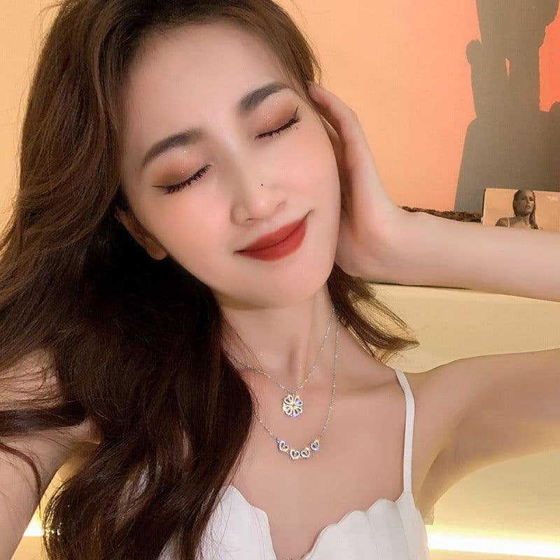 image-Lucky Leaf Grass Magnet Attracts Light Luxury AccessoriesA Multi-wear Clavicle Chain Four-leaf Clover Necklace