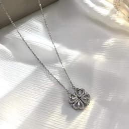 image-Lucky Leaf Grass Magnet Attracts Light Luxury AccessoriesA Multi-wear Clavicle Chain Four-leaf Clover Necklace