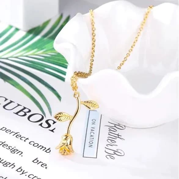 image-Red Rose Pendant Necklace Silver Alloy Flower Jewelry