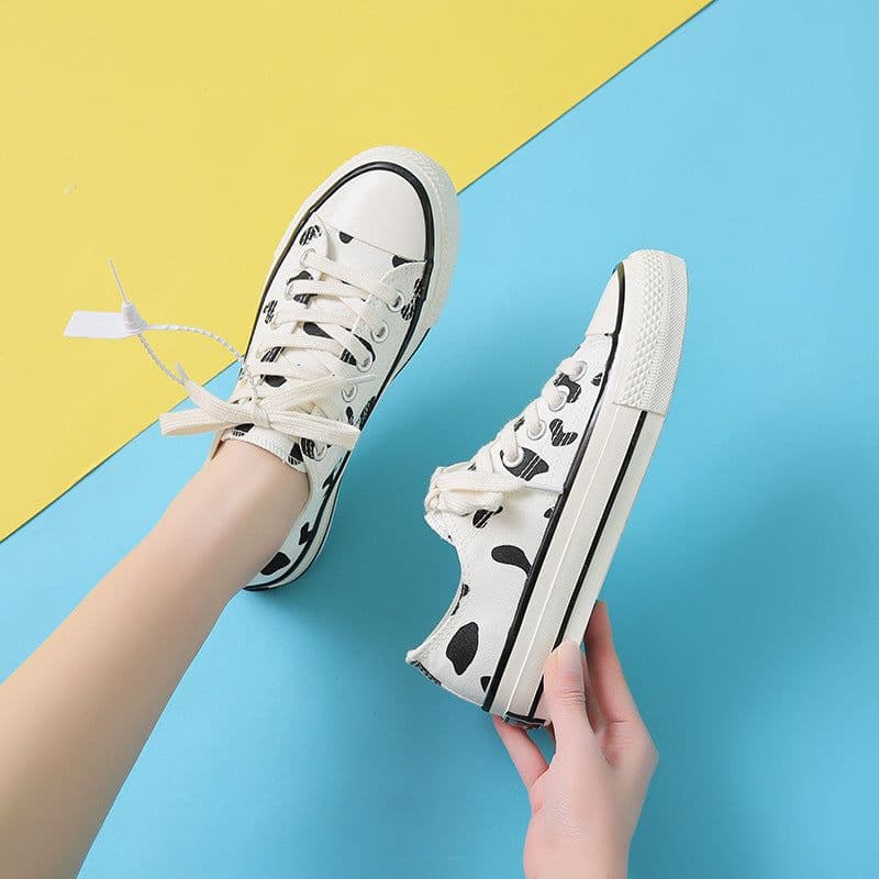 image-Hua Wusha Canvas High-Top Sneakers Cow Pattern Black White
