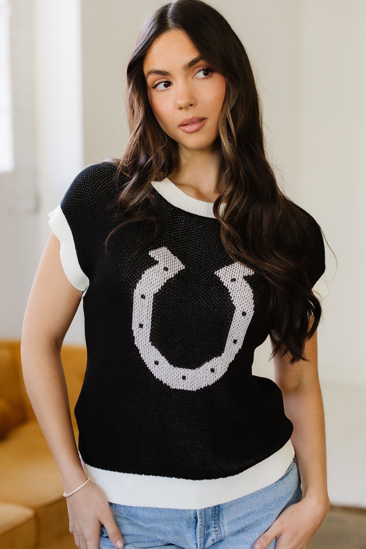 image-Goat Horse Shoe Pattern Contrast Trim Short Sleeve Sweater