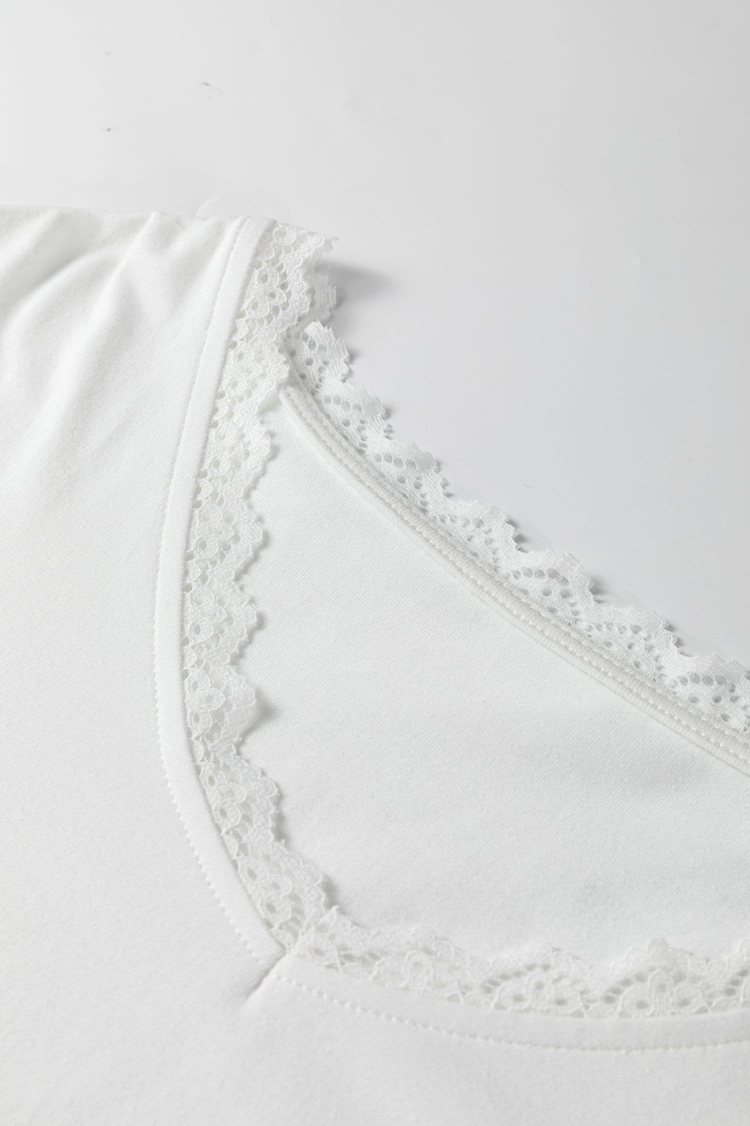 image-White Lace Trim V Neck Long Sleeve Top