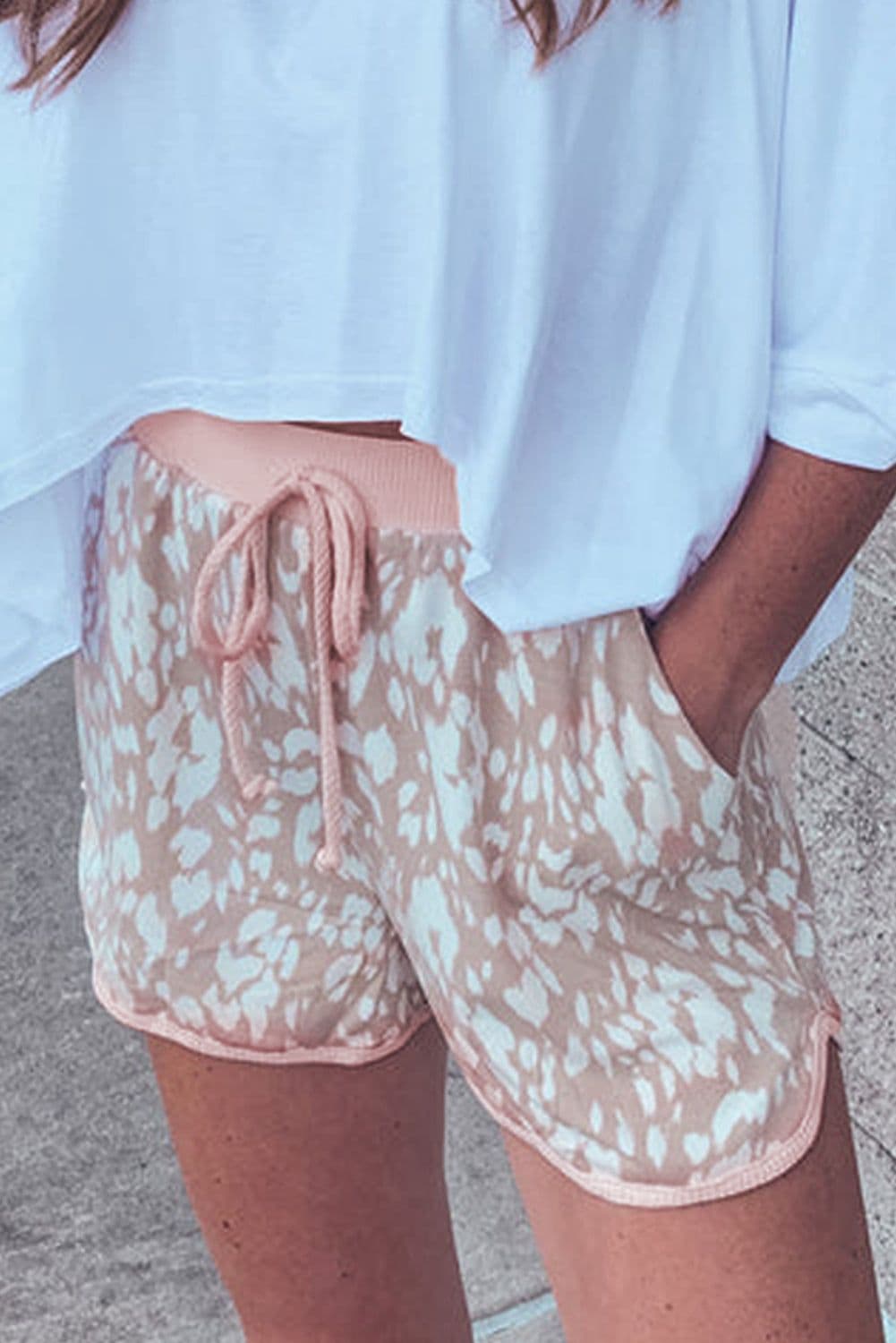 image-Khaki Leopard Shorts Arched Hem Elastic Waist