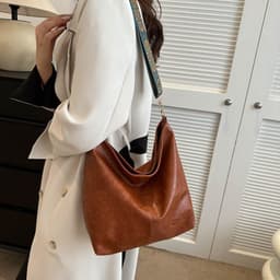 image-Autumn And Winter New Retro Solid Color Shoulder Messenger Bag