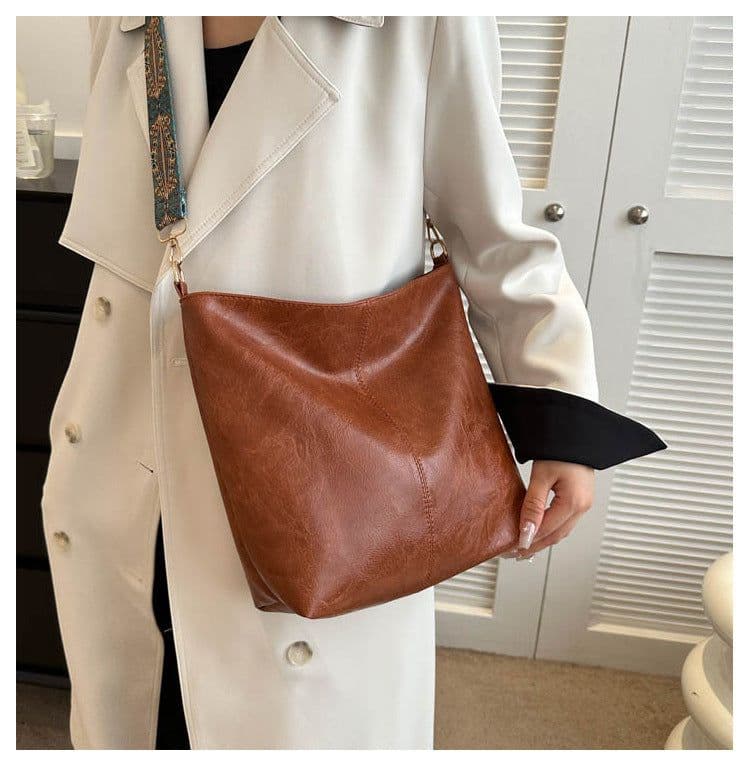 image-Autumn And Winter New Retro Solid Color Shoulder Messenger Bag