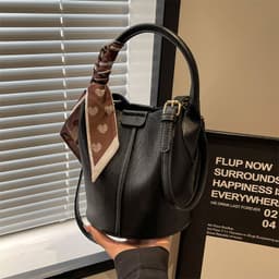 image-Portable Retro Fashion Shoulder Messenger Bag