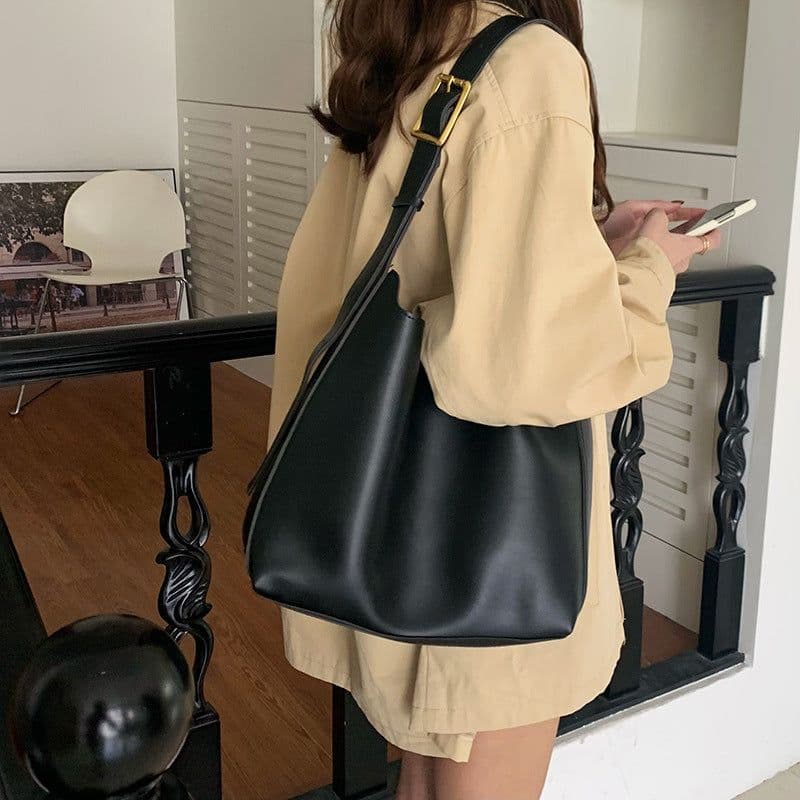 image-Versatile Large Capacity Women's Bucket Bag Retro Crossbody Japanese One Shoulder
