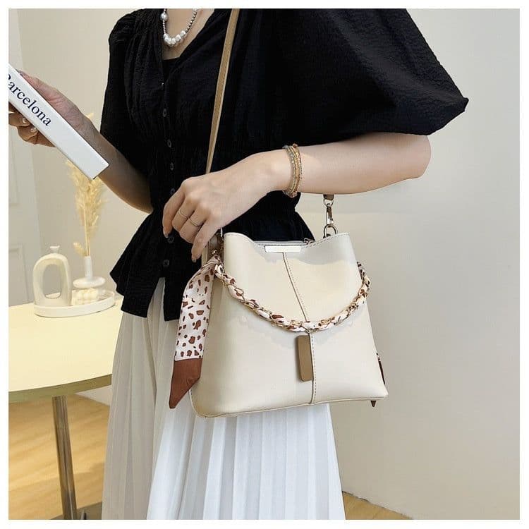 image-Fashion Big Bag Casual Women's Bag Fashion Retro Characteristic Messenger Bag Silk Scarf Portable Bucket Bag