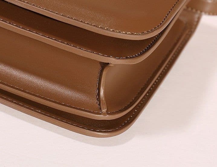 image-Women's Retro Leather Shoulder Messenger Bag