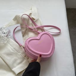 image-Fashion Heart Shaped Shoulder Messenger Bag