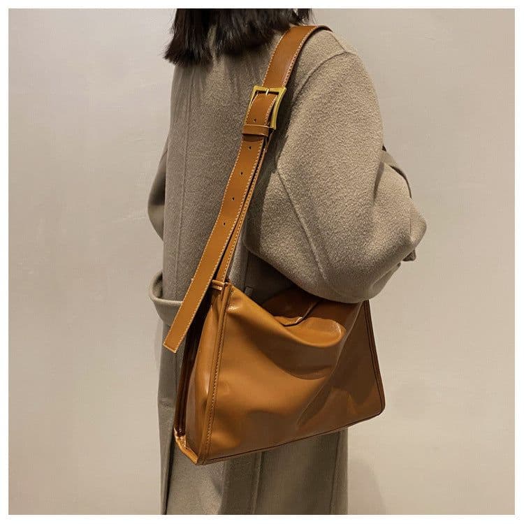 image-New Retro Large Capacity Tote Commuter Crossbody Bag