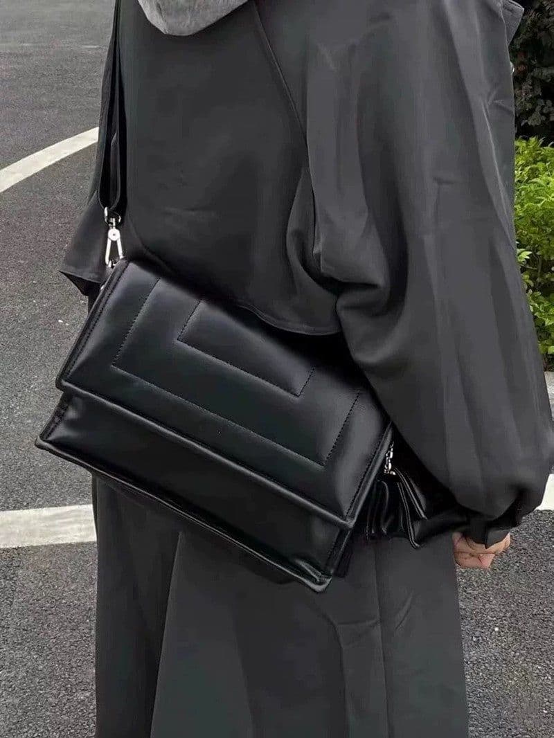 image-Large Capacity Stacked Shoulder Crossbody Underarm Sports Bag