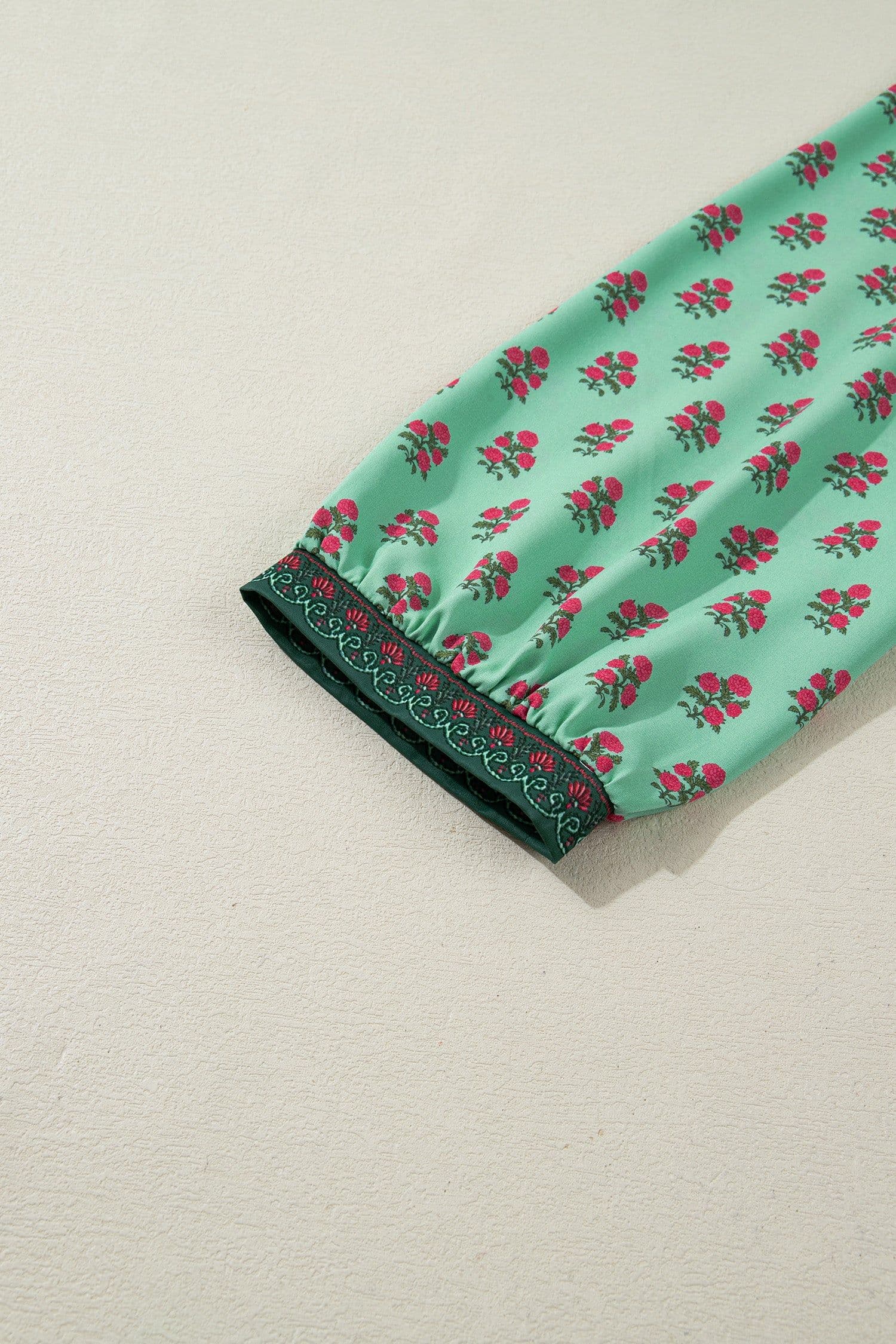 image-Green Plus Size Floral Print V-Neck Blouse