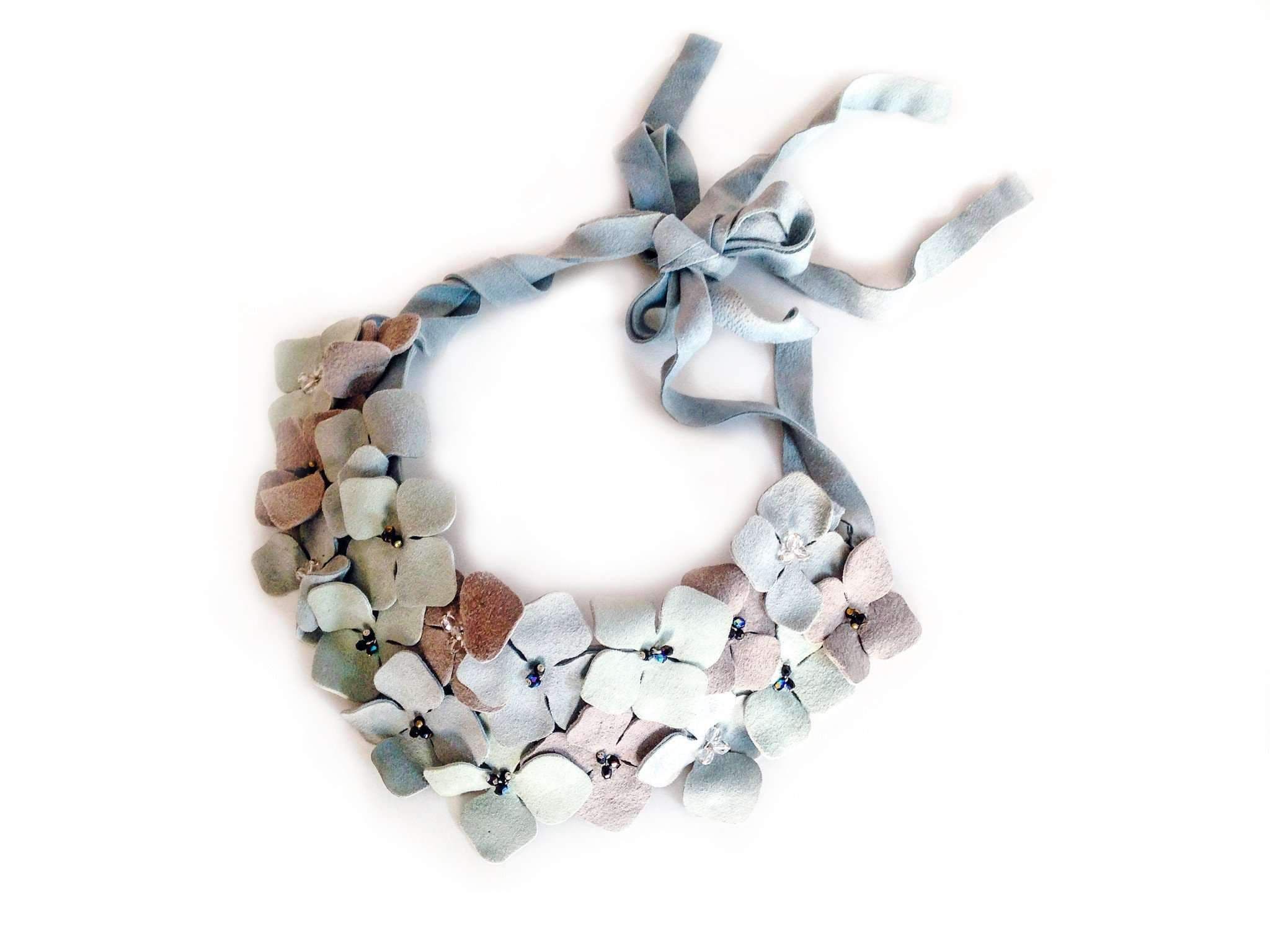 image-True Leather Flowers Necklace - Collana Fiori in Vera Pelle