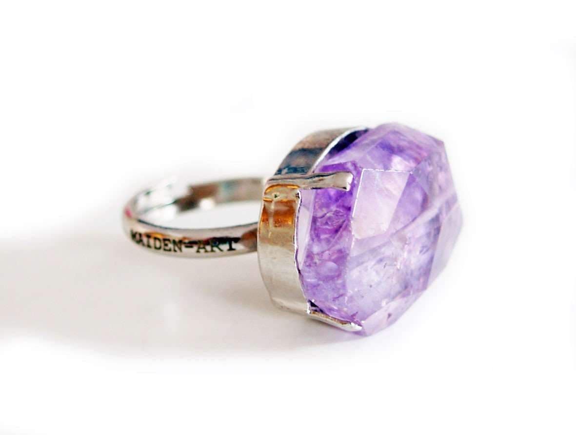 image-Silver ring with amethyst stone
