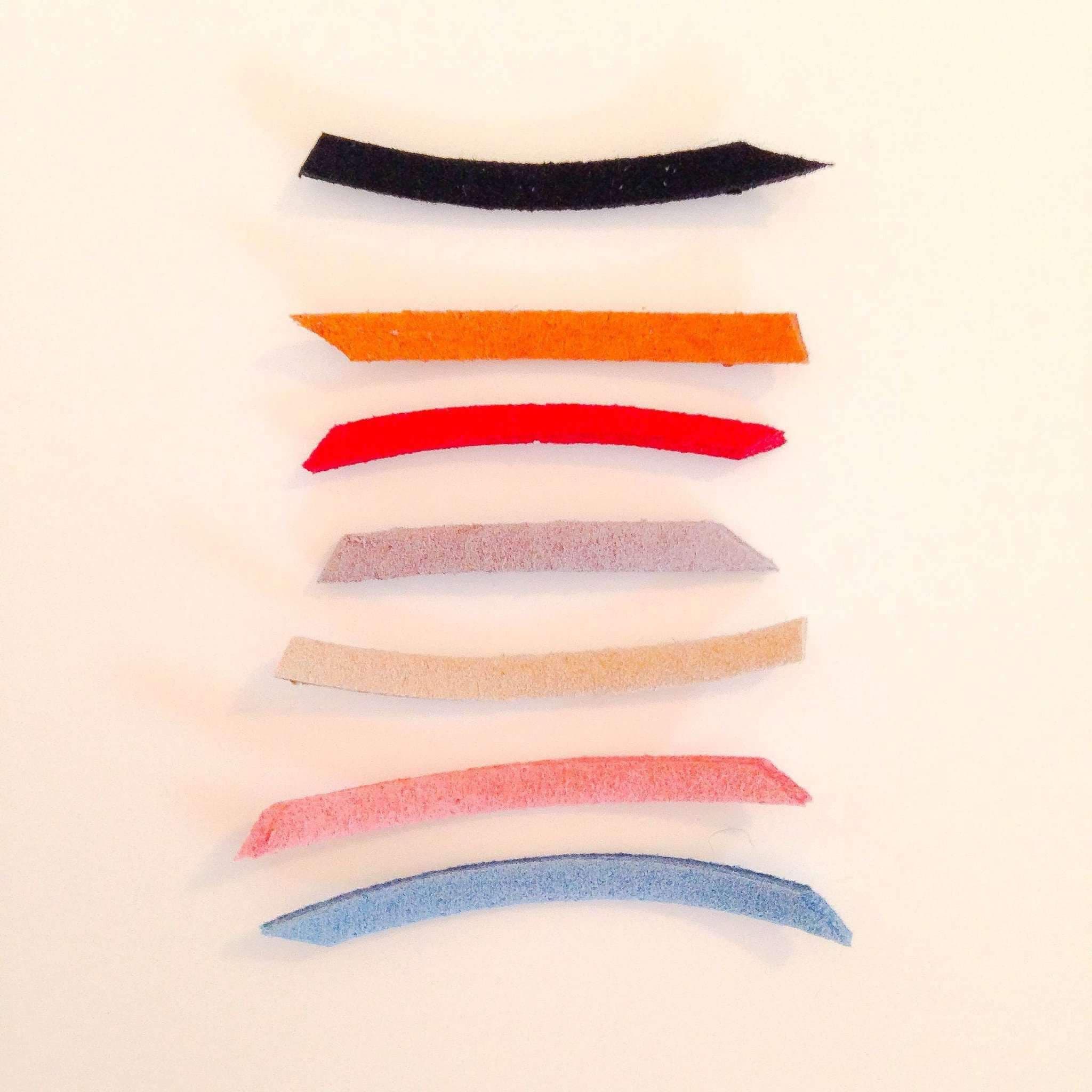 image-Choker in suede leather and charm. You can choose your favorite color