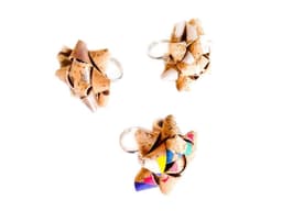 image-Cork Gift's Bow Rings - Anelli a Forma di Fiocco Regalo in Sughero