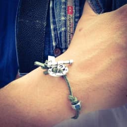 image-Mens bracelet in green deerskin and bolt nuts