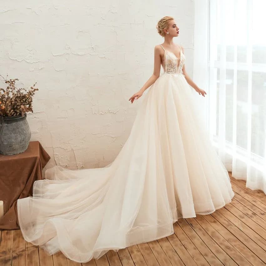 image-Starry Sky Luxury ig Tail Is Thin Baeakless Dream Master Wedding Dress