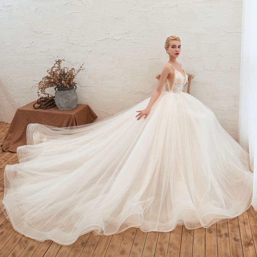image-Starry Sky Luxury ig Tail Is Thin Baeakless Dream Master Wedding Dress