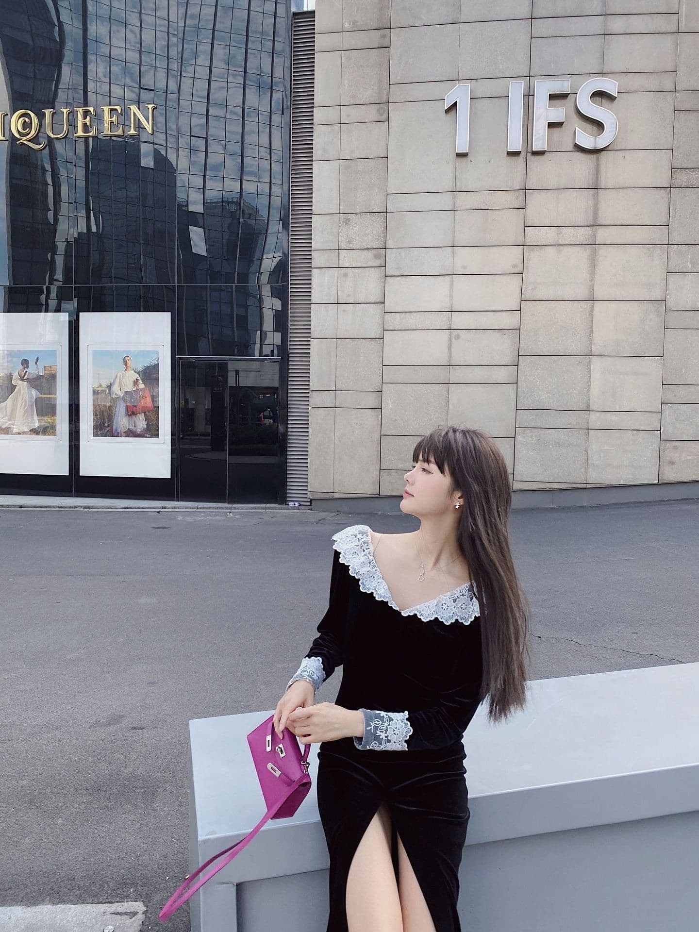 image-Autumn And Winter French Long-Sleeved Lace V-Neck Temperament Long Dress