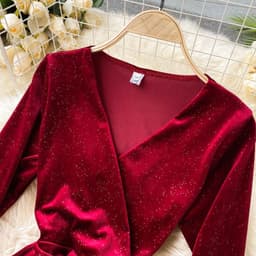 image-V-neck waist pack buttock gold velvet long sleeve skirt