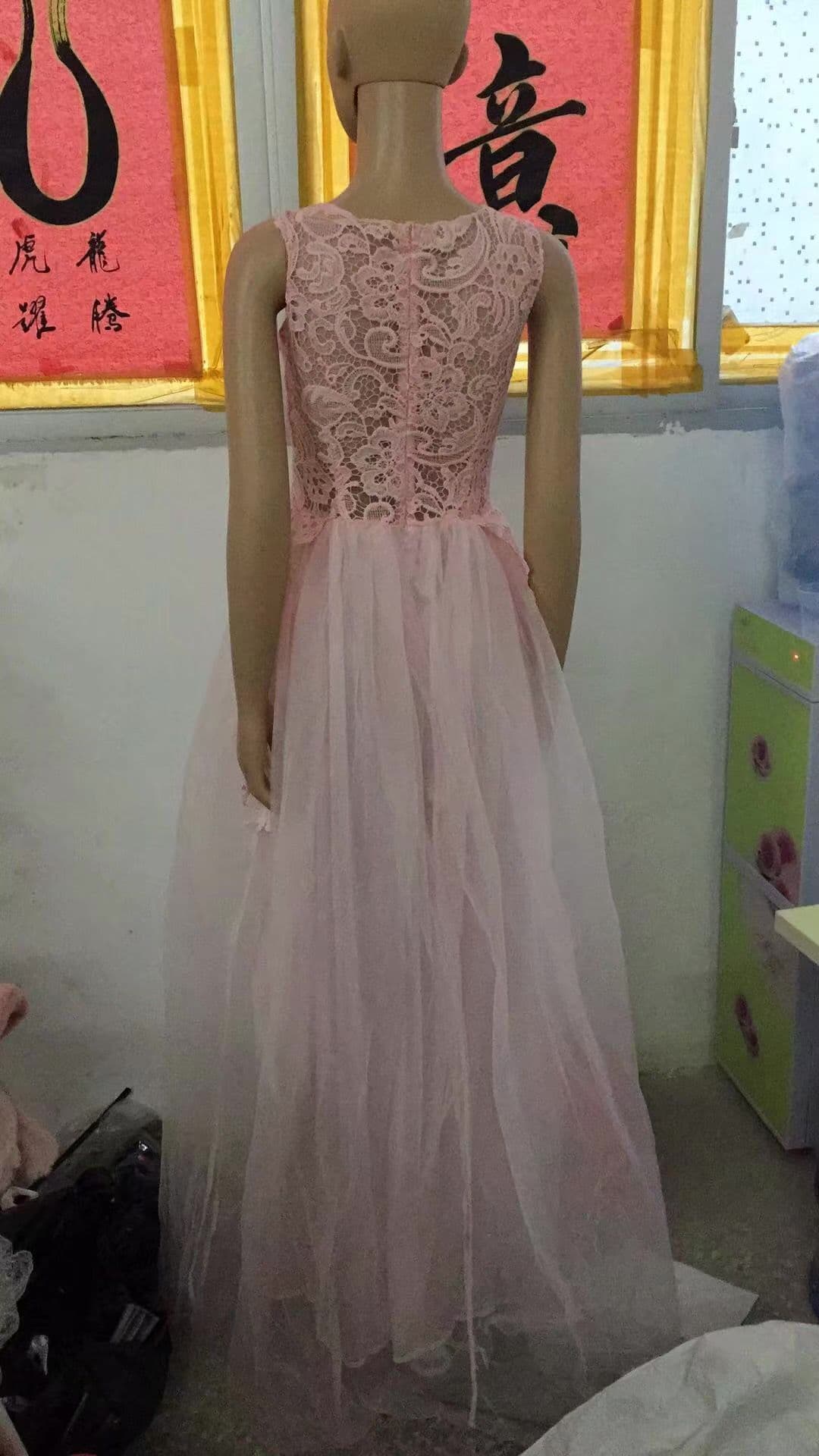 image-Women Wedding Dress Sleevless Flowers Lace Dress
