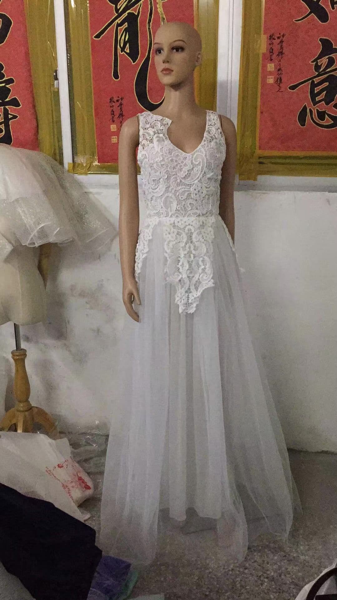 image-Women Wedding Dress Sleevless Flowers Lace Dress