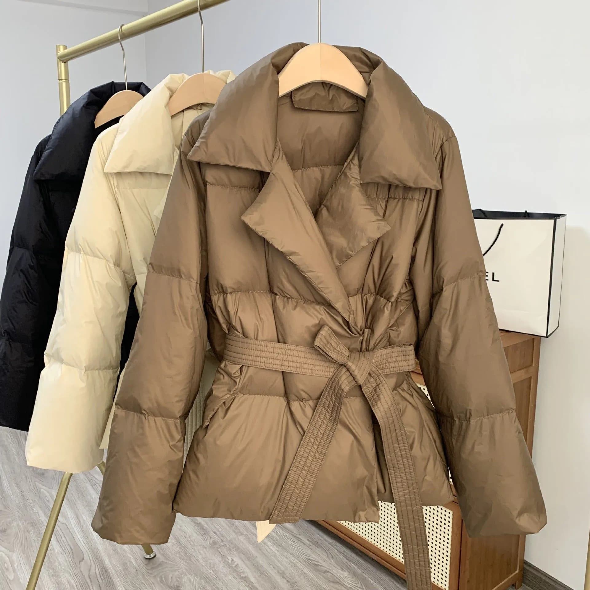 image-Suit collar short down jacket for women 2023 new high-end fashion waist slim fit white duck down warm jacket