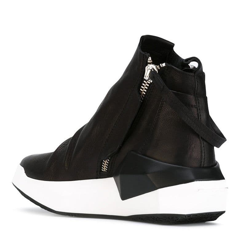 image-Casual Sports Shoes With Rounded Heads Have Increased Personality