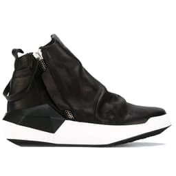 image-Casual Sports Shoes With Rounded Heads Have Increased Personality