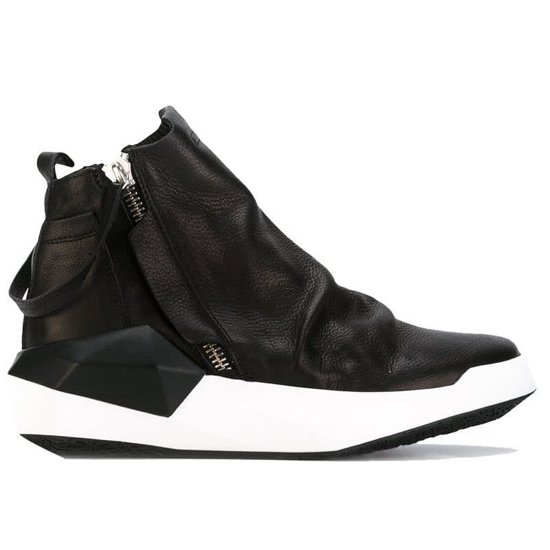 image-Casual Sports Shoes With Rounded Heads Have Increased Personality