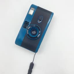 image-Reusable Film Camera 35mm Vintage Non-Disposable Camera with flash Retro Children Gift Camera