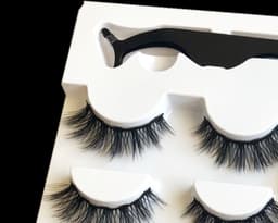 image-A Pair Of False Eyelashes With Magnets In Fashion