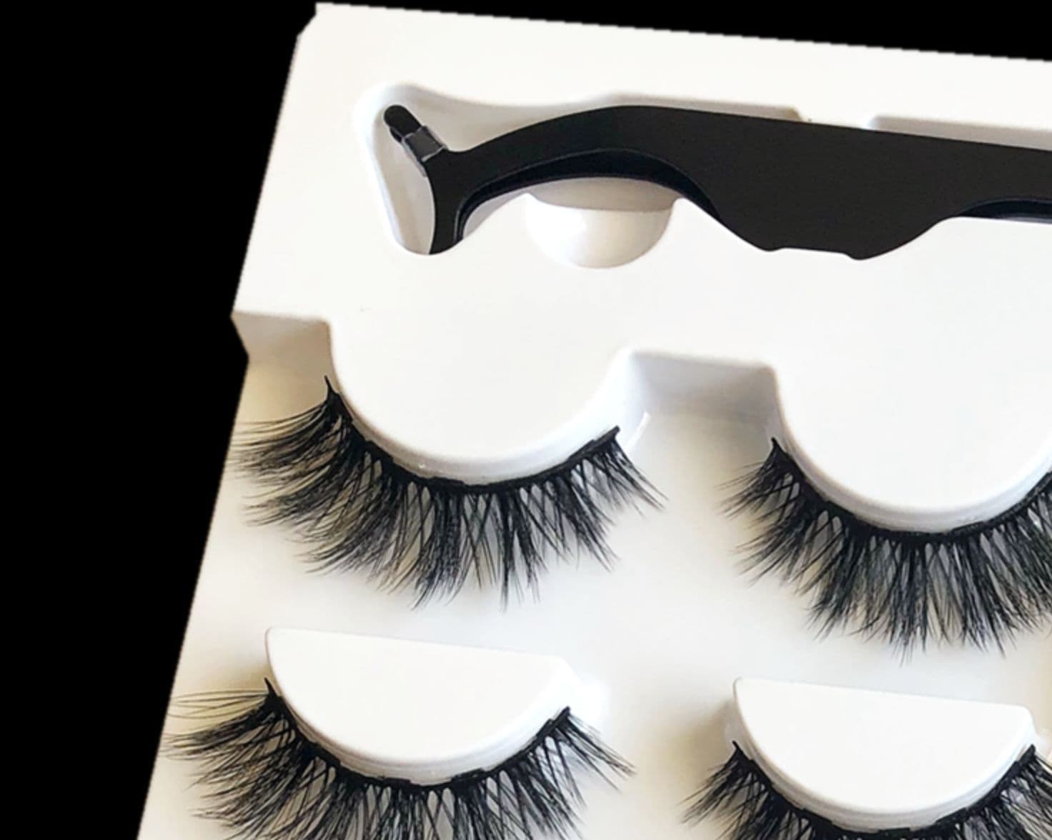 image-A Pair Of False Eyelashes With Magnets In Fashion