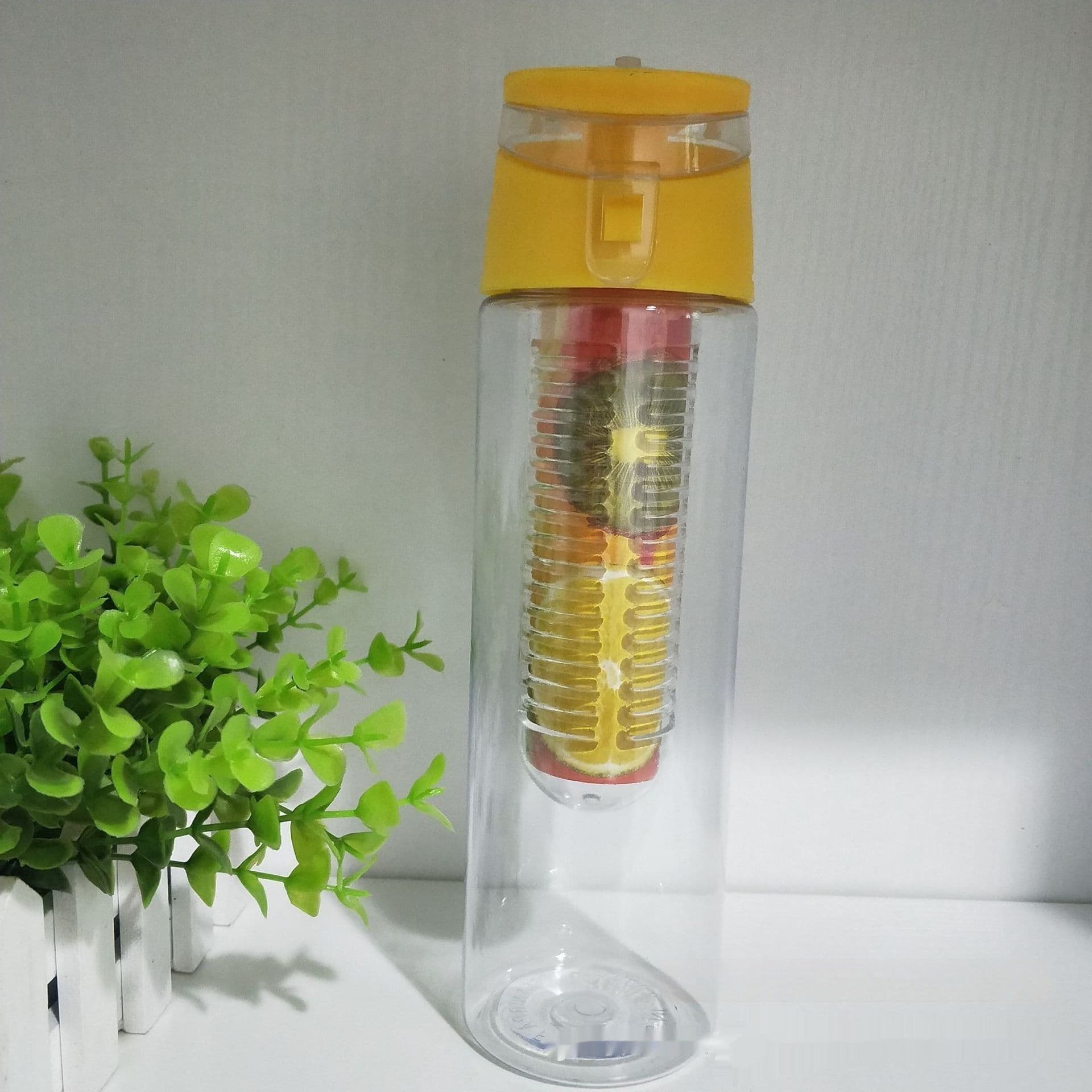 image-Water bottle outdoor sports lemon water cup artifact