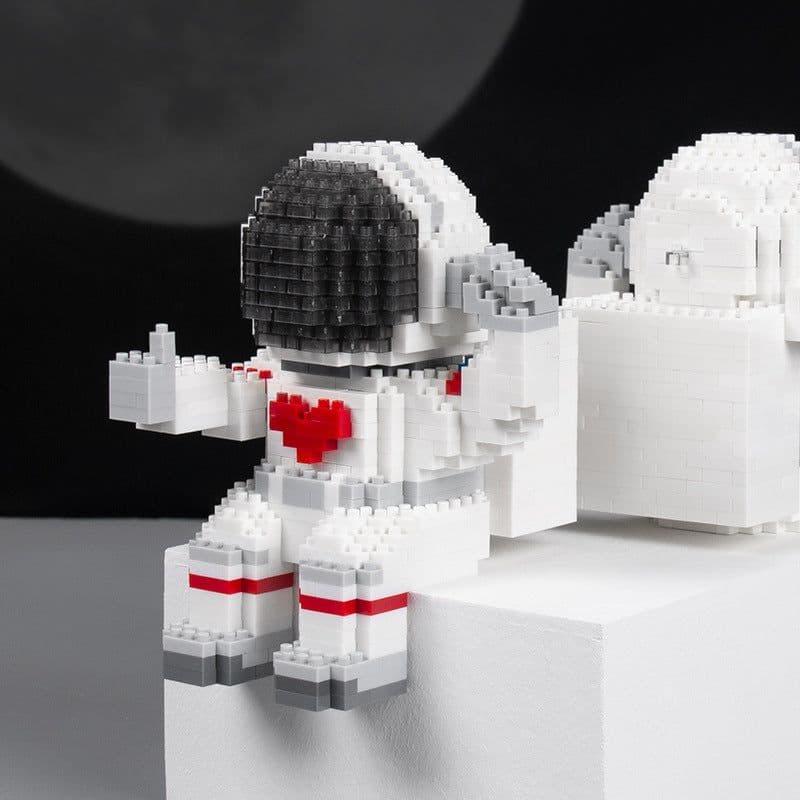 image-The particles are compatible with Lego blocks, luminous astronauts, astronauts, and adult puzzle assembling toys.