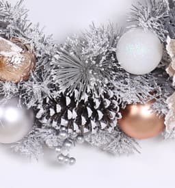 image-Pine Cone Christmas Wreath Home Decoration