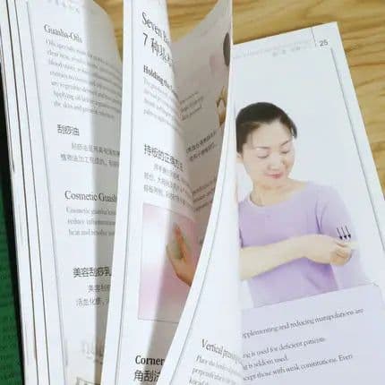image-Bilingual Valuable Used An illustrated guide to guasha therapy by Zhang Xiu Qin ( English & Chinese ) Book