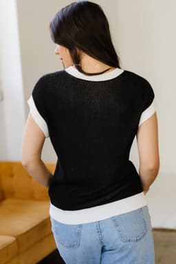 image-Goat Horse Shoe Pattern Contrast Trim Short Sleeve Sweater