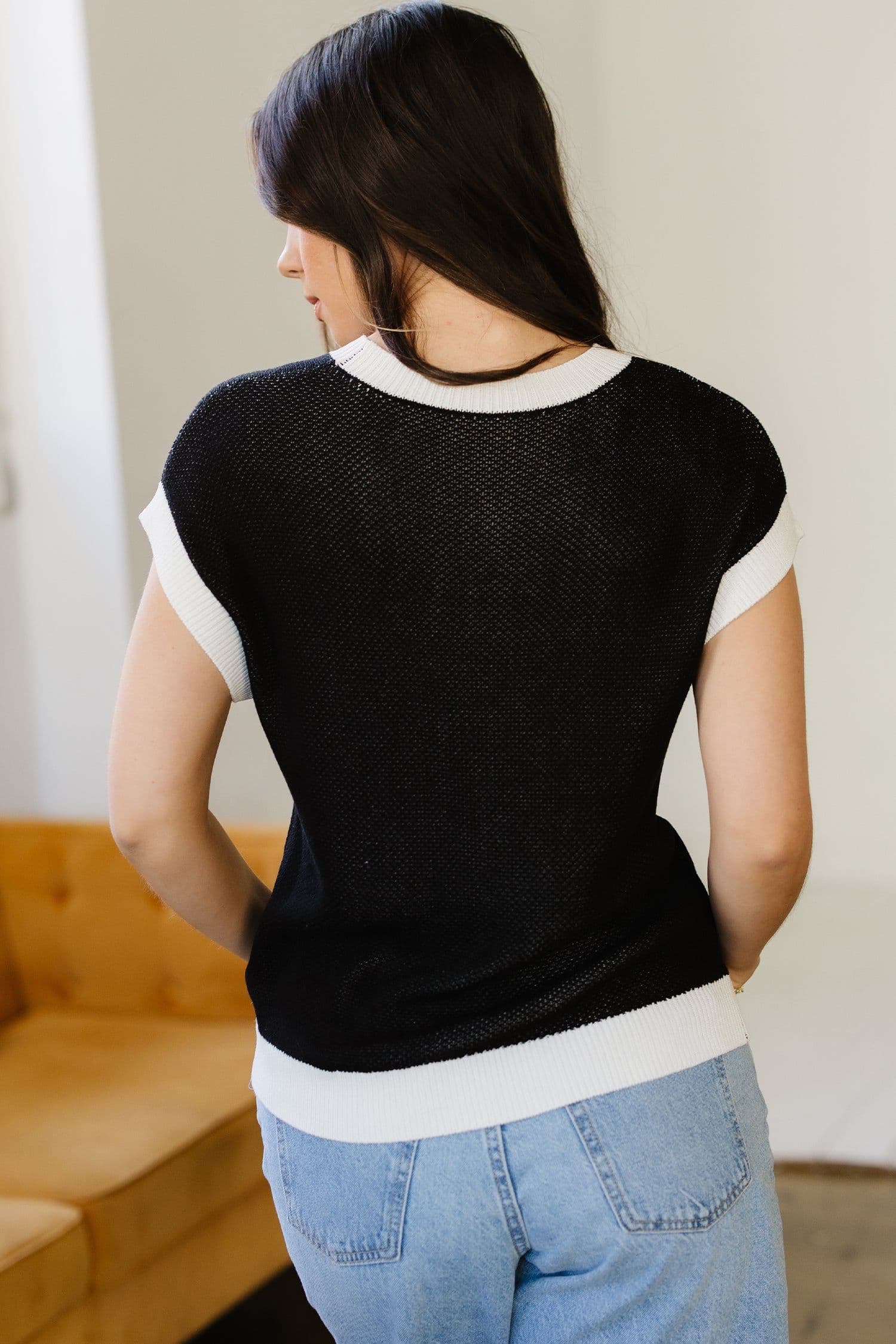 image-Goat Horse Shoe Pattern Contrast Trim Short Sleeve Sweater