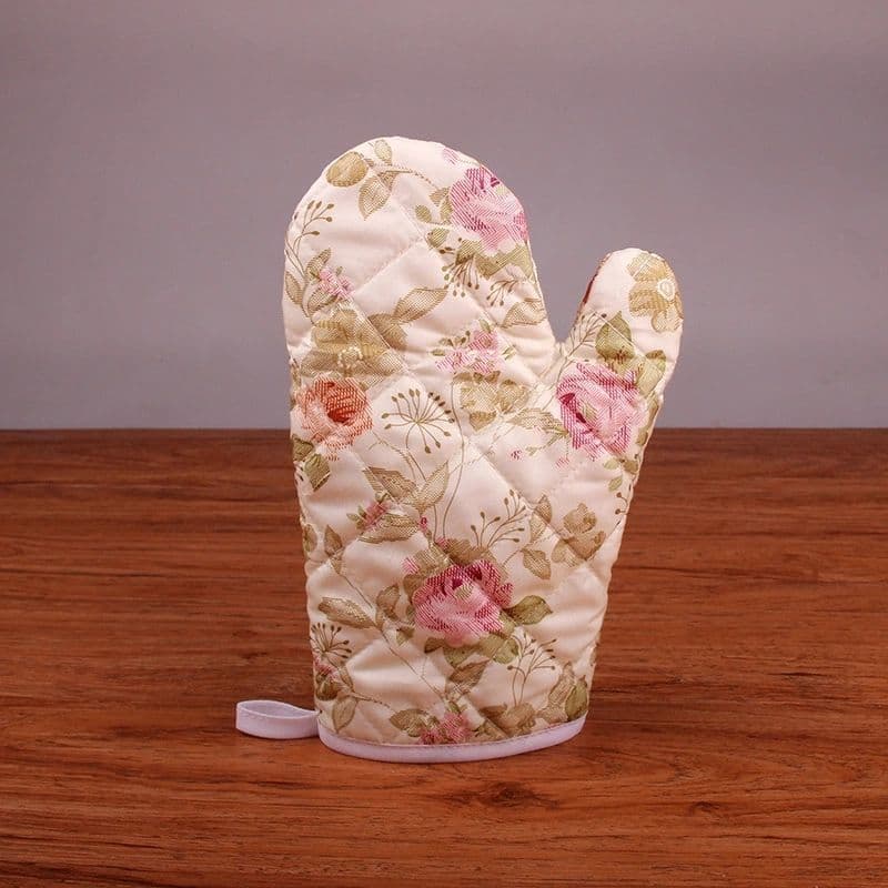 image-Kitchen Anti Ironing Gloves Heat Insulation Thickened Microwave Oven Baking Cute Barbecue High Temperature Resistant And Heat Resistant Oven Household Gloves