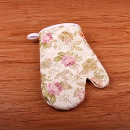 image-Kitchen Anti Ironing Gloves Heat Insulation Thickened Microwave Oven Baking Cute Barbecue High Temperature Resistant And Heat Resistant Oven Household Gloves